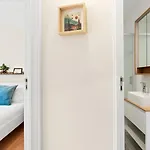 Lägenhet Guestready- Charming Retreat With Terrace *